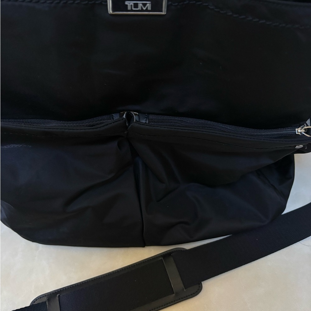 Tumi Convertible Messenger Tote - a “does it all” bag in great condition. - Picture 6 of 12